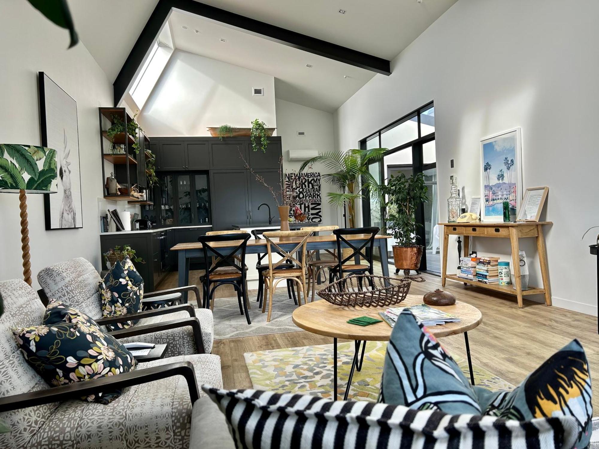 Seaduction Luxury Apartment Нейпиър Екстериор снимка